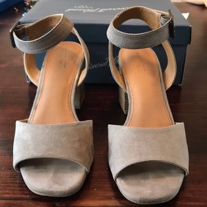 Universal Thread Shoes